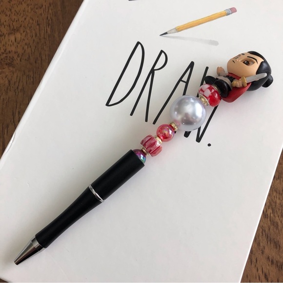Disney Doorables: Mulan: Li Shang handmade beaded pen - Picture 2 of 3